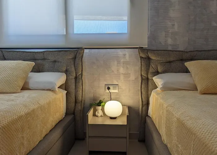 Sunset Cliffs Stylish Apartment